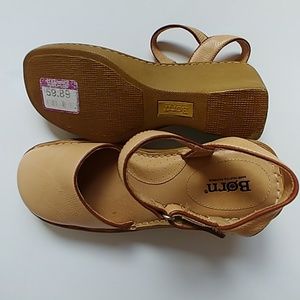 BORN Hand Crafted Leather wedge W1078 Sz: 8